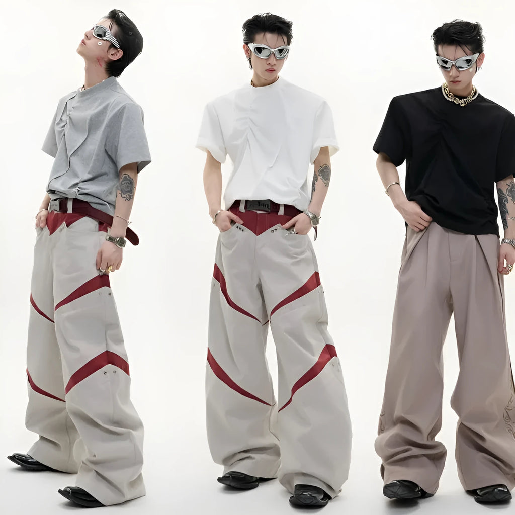 Men's cotton t-shirt with three-dimensional pleated design in loose fit styling