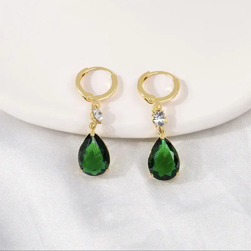 Emerald green geometric teardrop alloy earrings with contemporary drop design