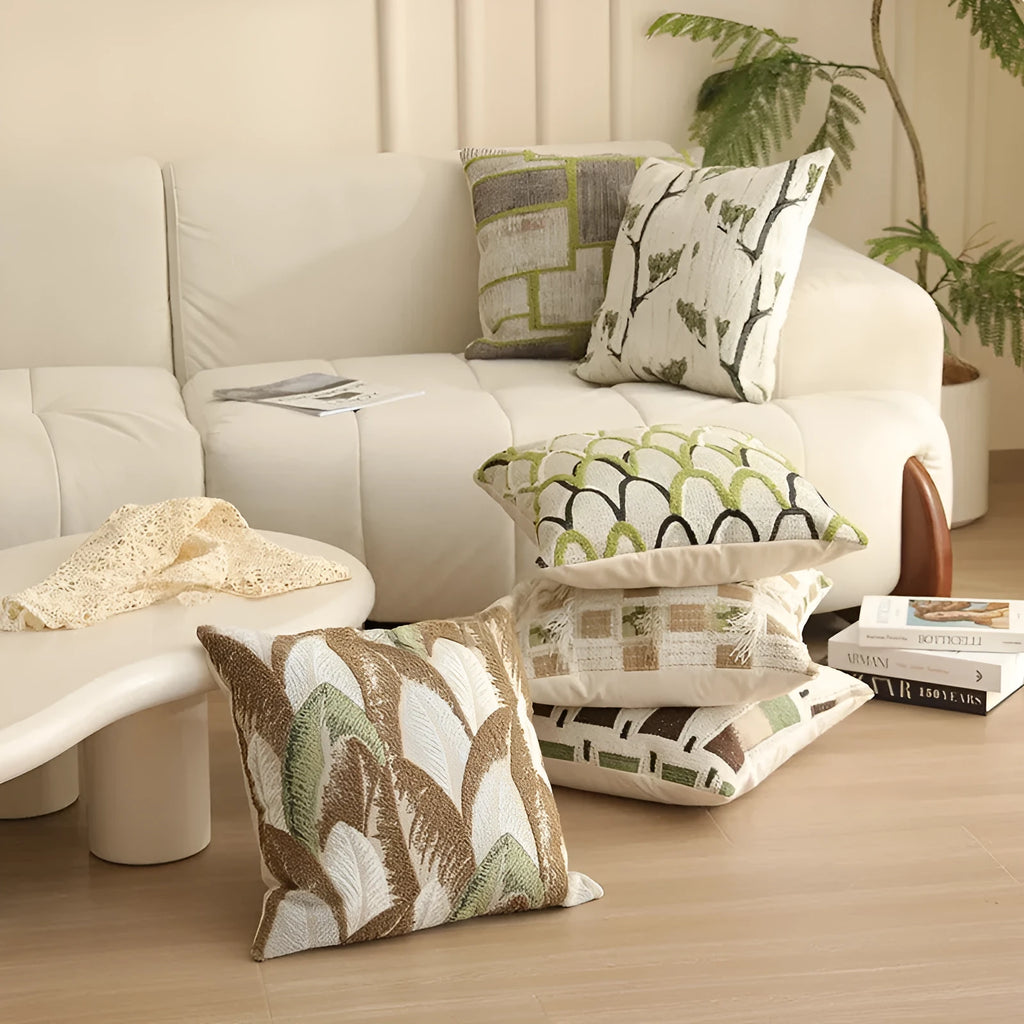 Yarn-dyed jacquard cushion cover with retro plant and flower pattern, 45x45 cm, in a waist pillow shape.