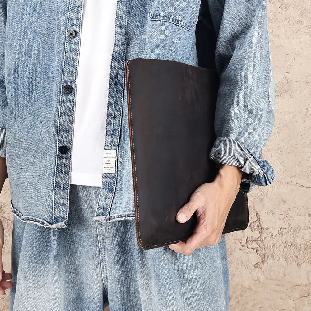 Horizontal computer liner bag in genuine crazy horse leather with organised compartments