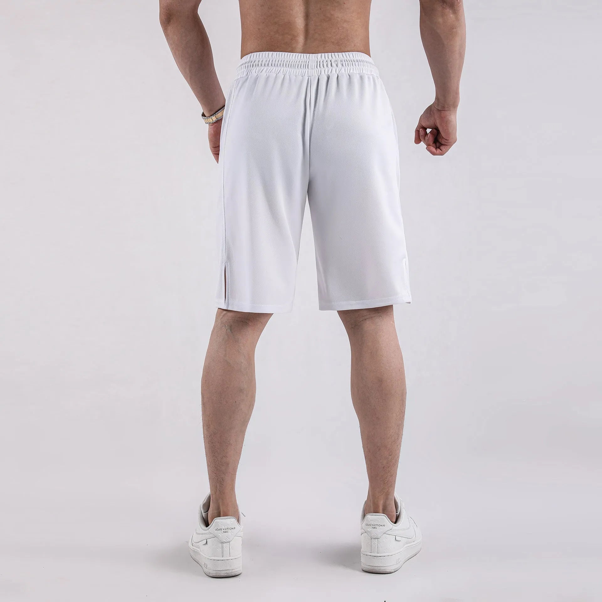 Men's black quick-drying mesh capri pants with elastic waistband and mid-length cut