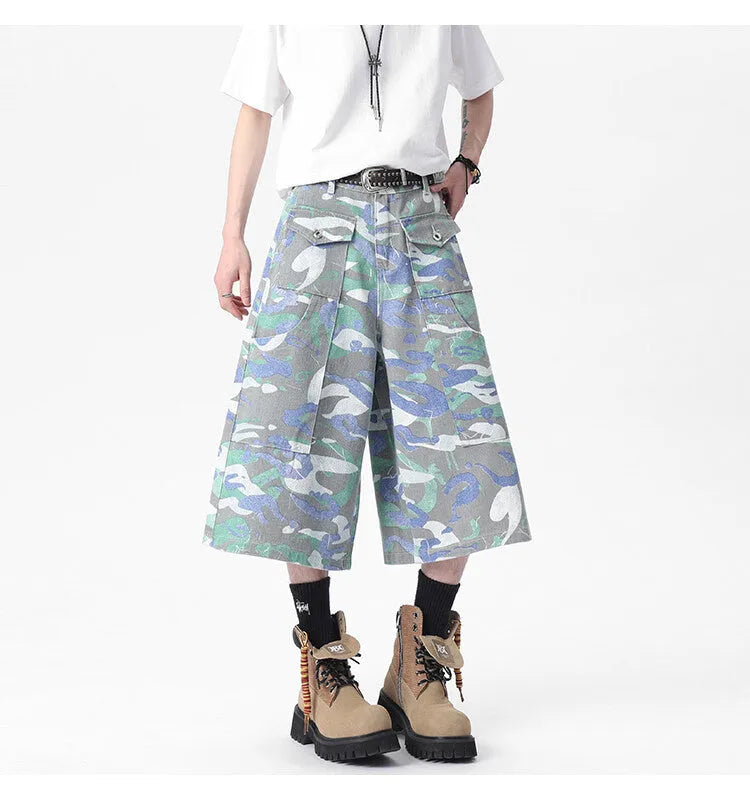Straight leg cropped trousers in camouflage pattern with zipper fly and front pocket