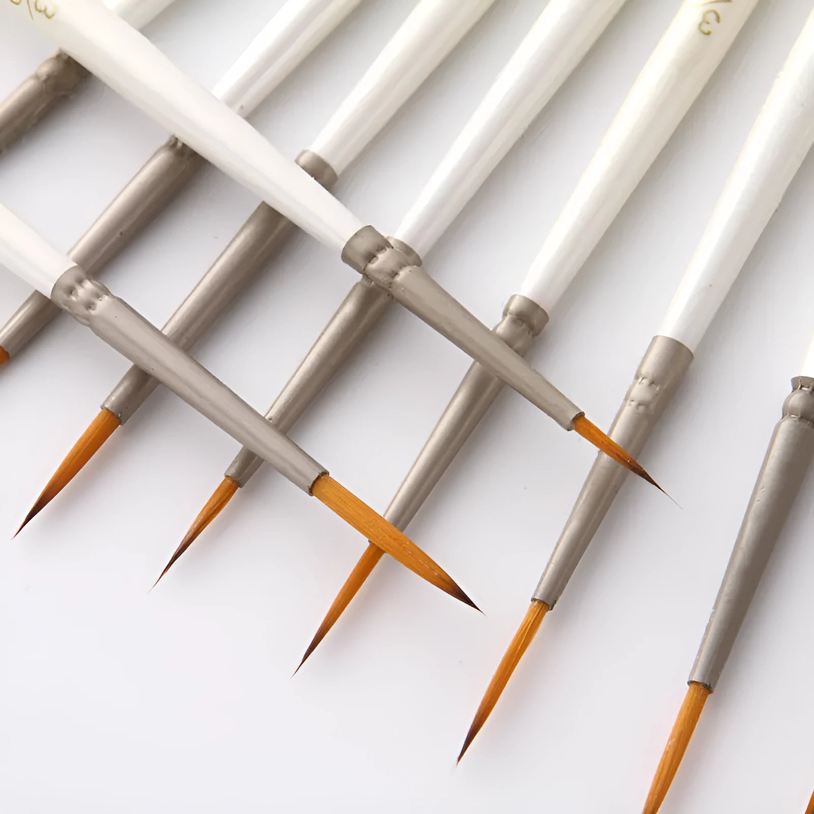 Pearl white 12-piece fluorescent marker brush set in a solid wood holder for watercolour and acrylic painting.