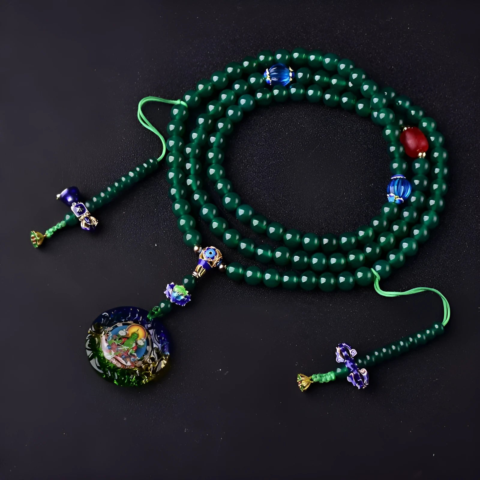 Handmade natural green agate bracelet with 108 beads and pendant, showing Thangka and Buddha bead style options.