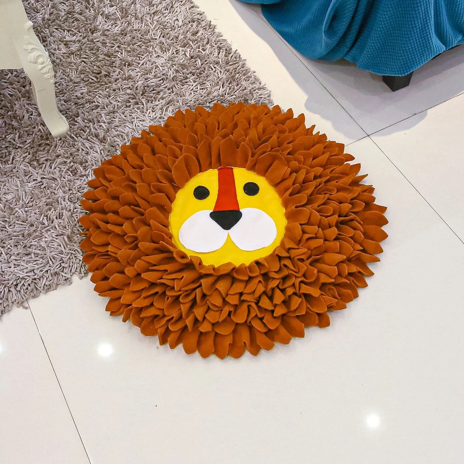 Brown lion pattern pet sniffing pad blanket for dogs and cats, measuring 33 by 25 centimetres.