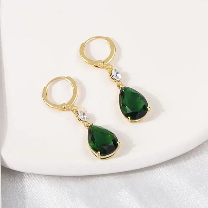 Emerald green geometric teardrop alloy earrings with contemporary drop design