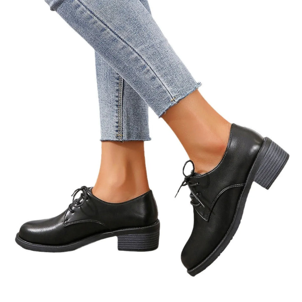 Black women's low-top work shoes with chunky heel and soft leather sole