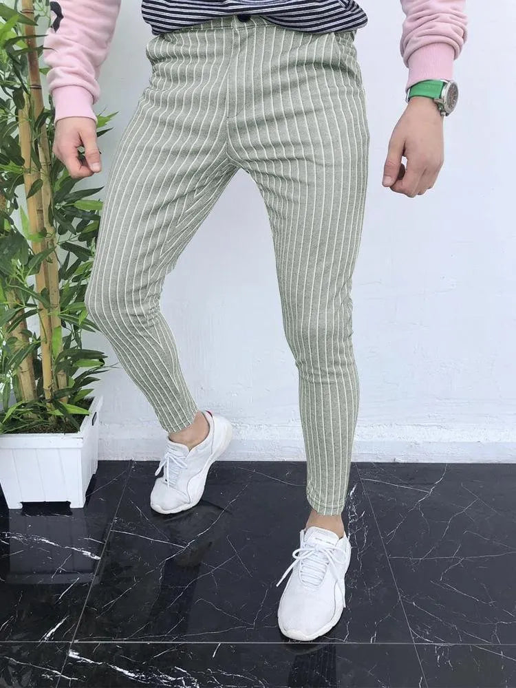 Men's slim-fit plaid casual trousers in striped design with straight leg cut