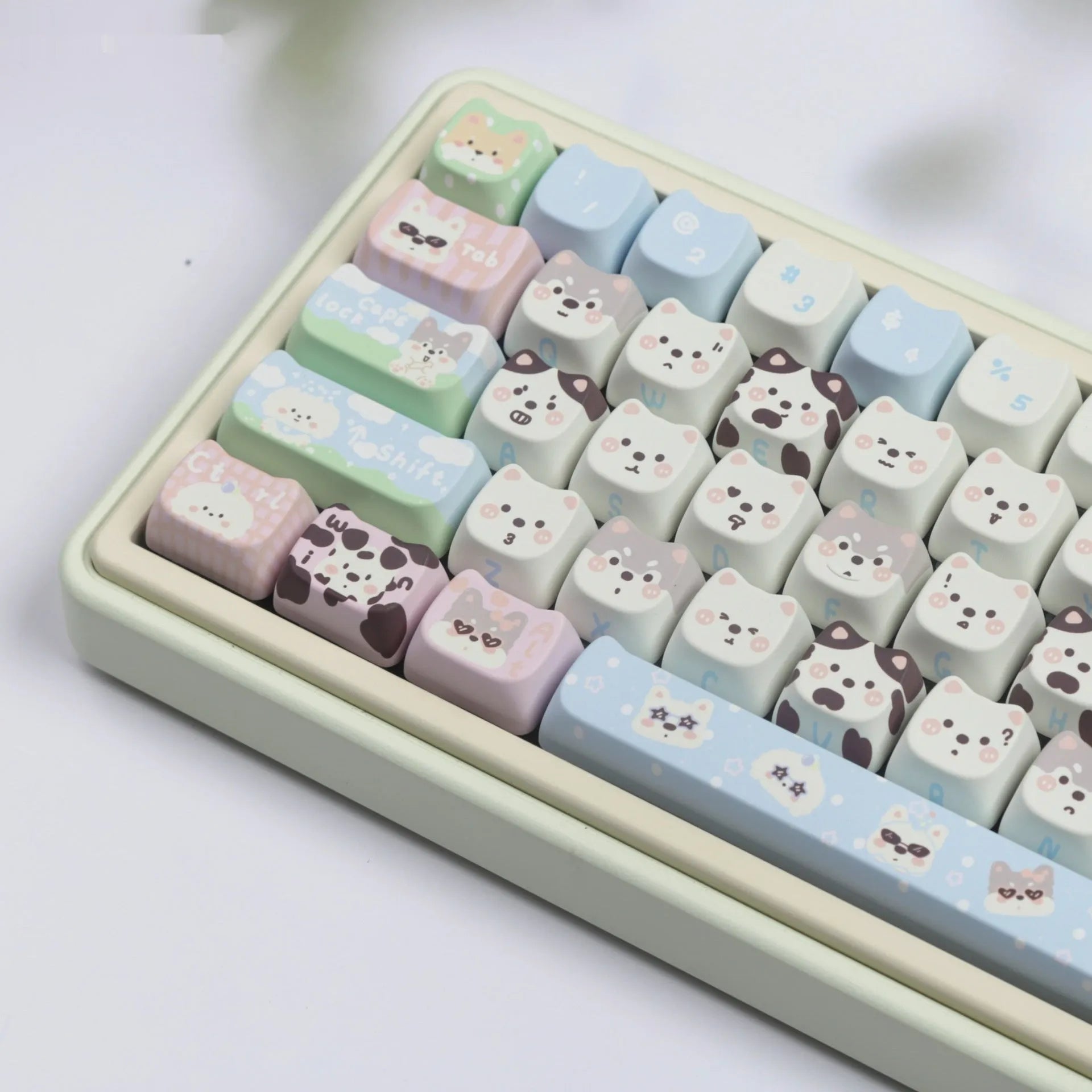 PBT dye-sublimation printed keycap set with colourful animal designs for mechanical keyboard customisation