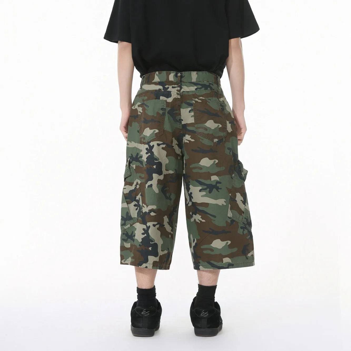 Men's cropped camouflage jeans with large pockets and American side stitching