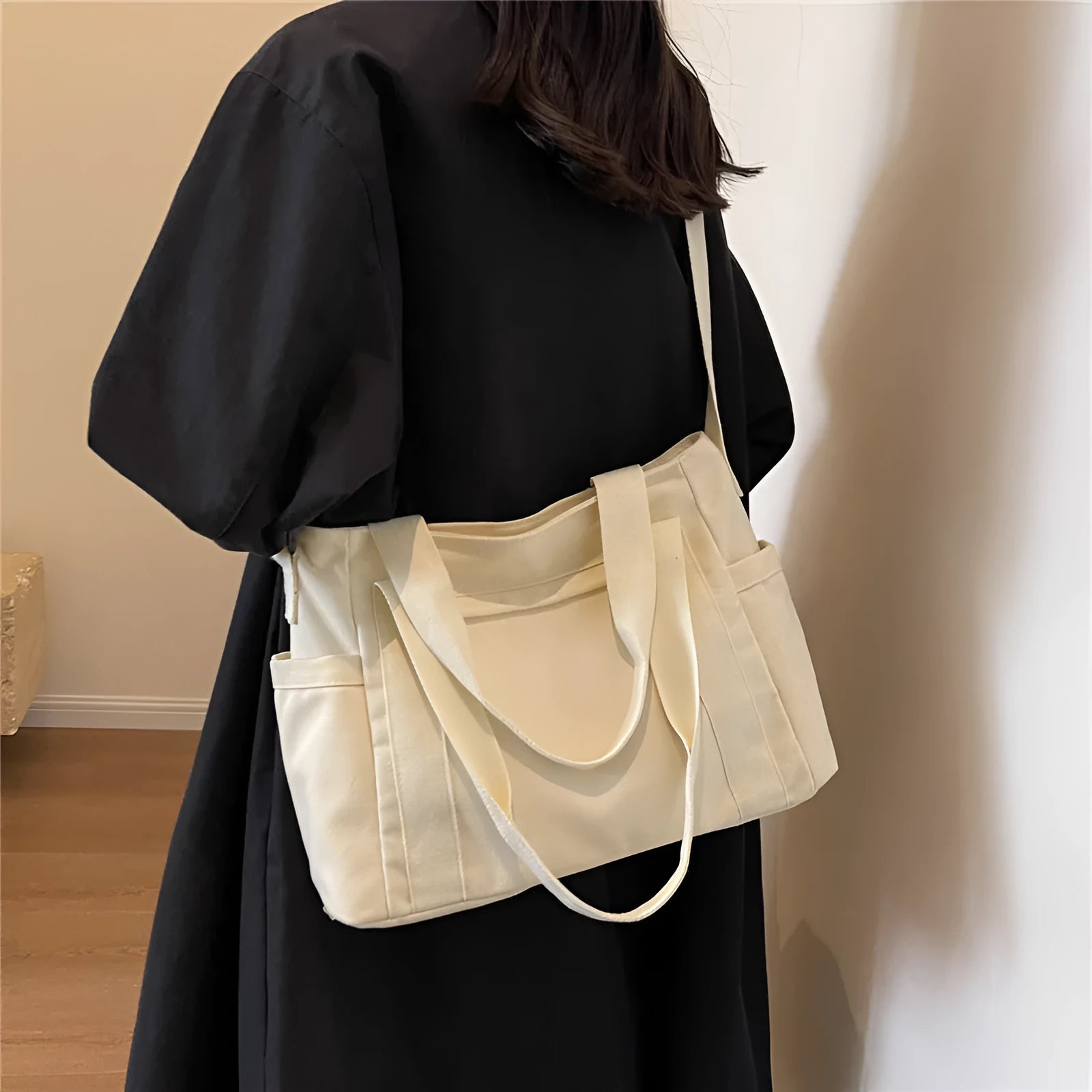 Large capacity polyester shoulder bag for women in four colours with mobile phone compartment