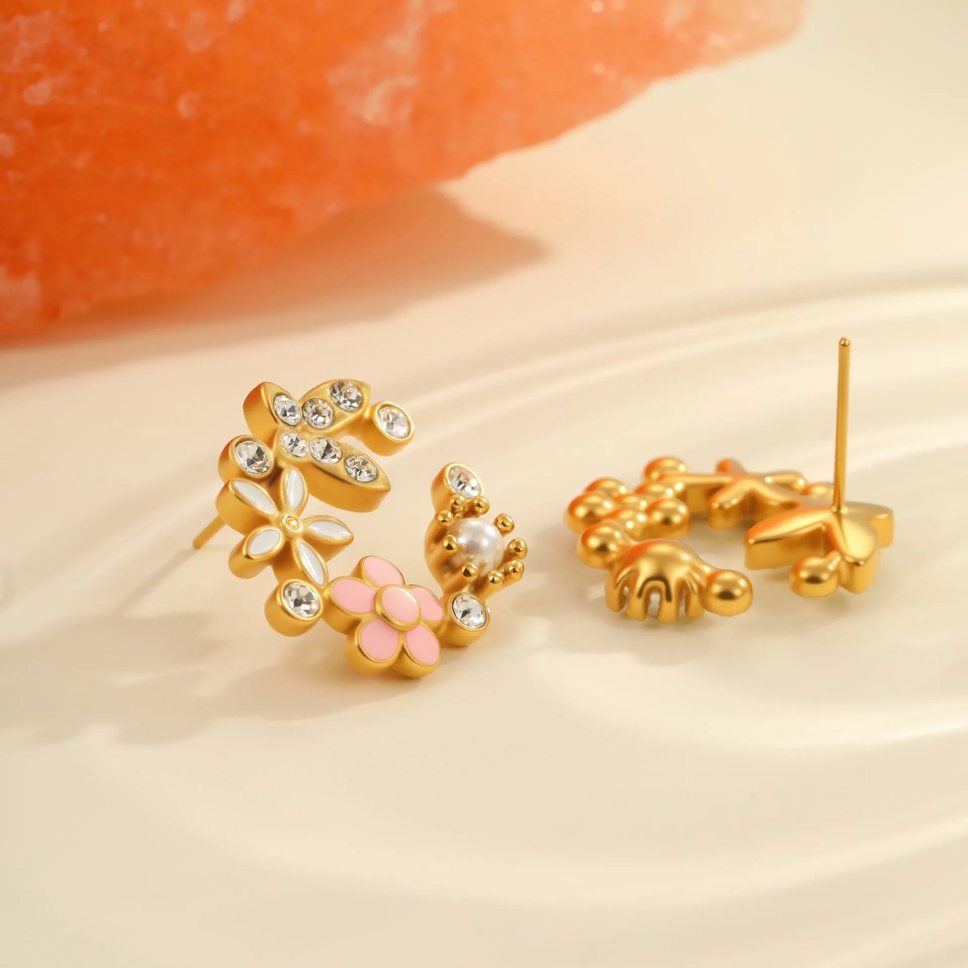 Flower stud earrings with petal design in stainless steel and 18K electroplated colour finish