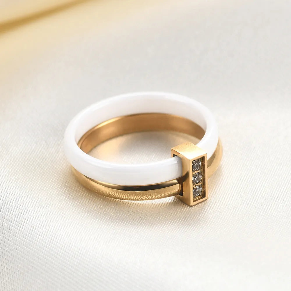 Ceramic ring with glossy stitching and zirconium detail in steel black or gold white finish