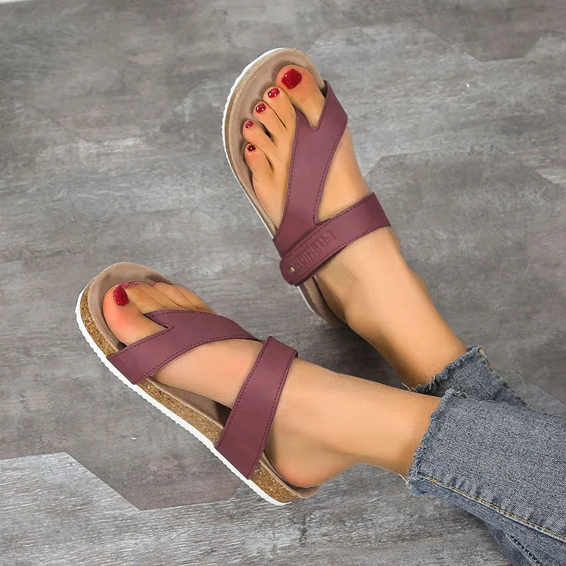 Solid colour thick-soled flat toe ring flip-flops on a white background.