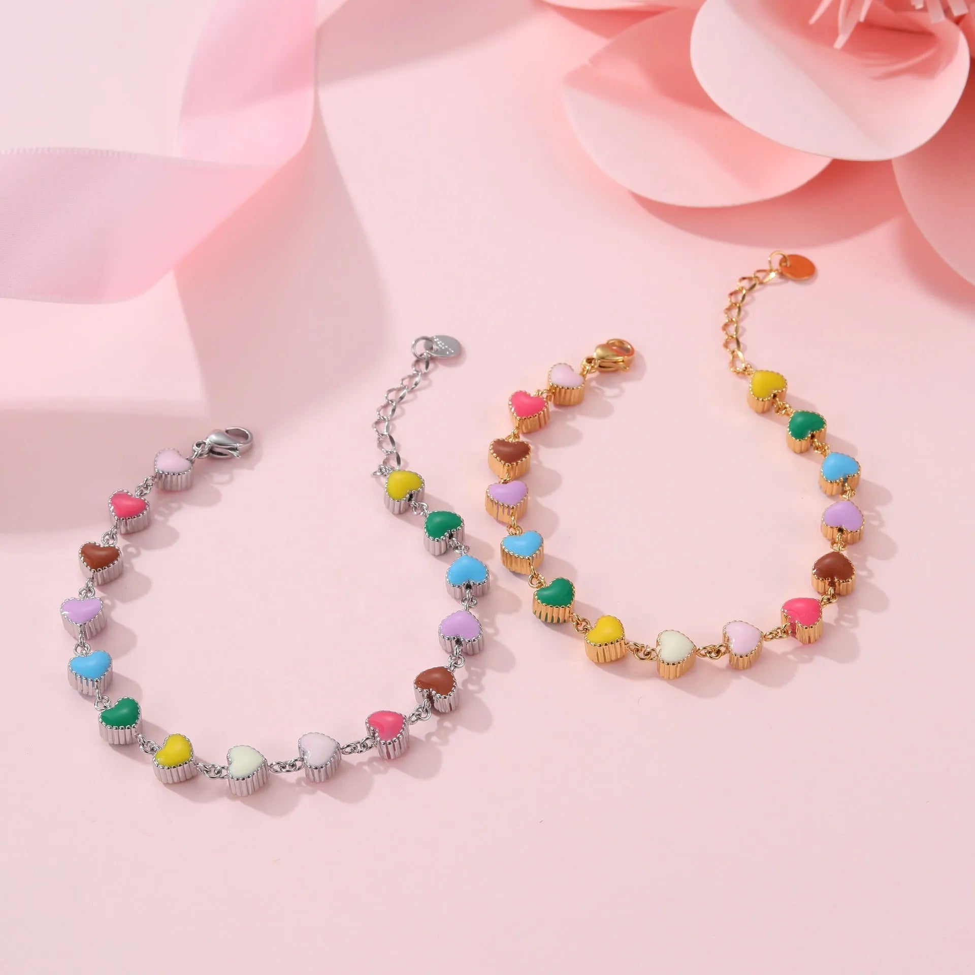 Women's heart-shaped stainless steel bracelet with 18K gold plating in gold and steel colour options