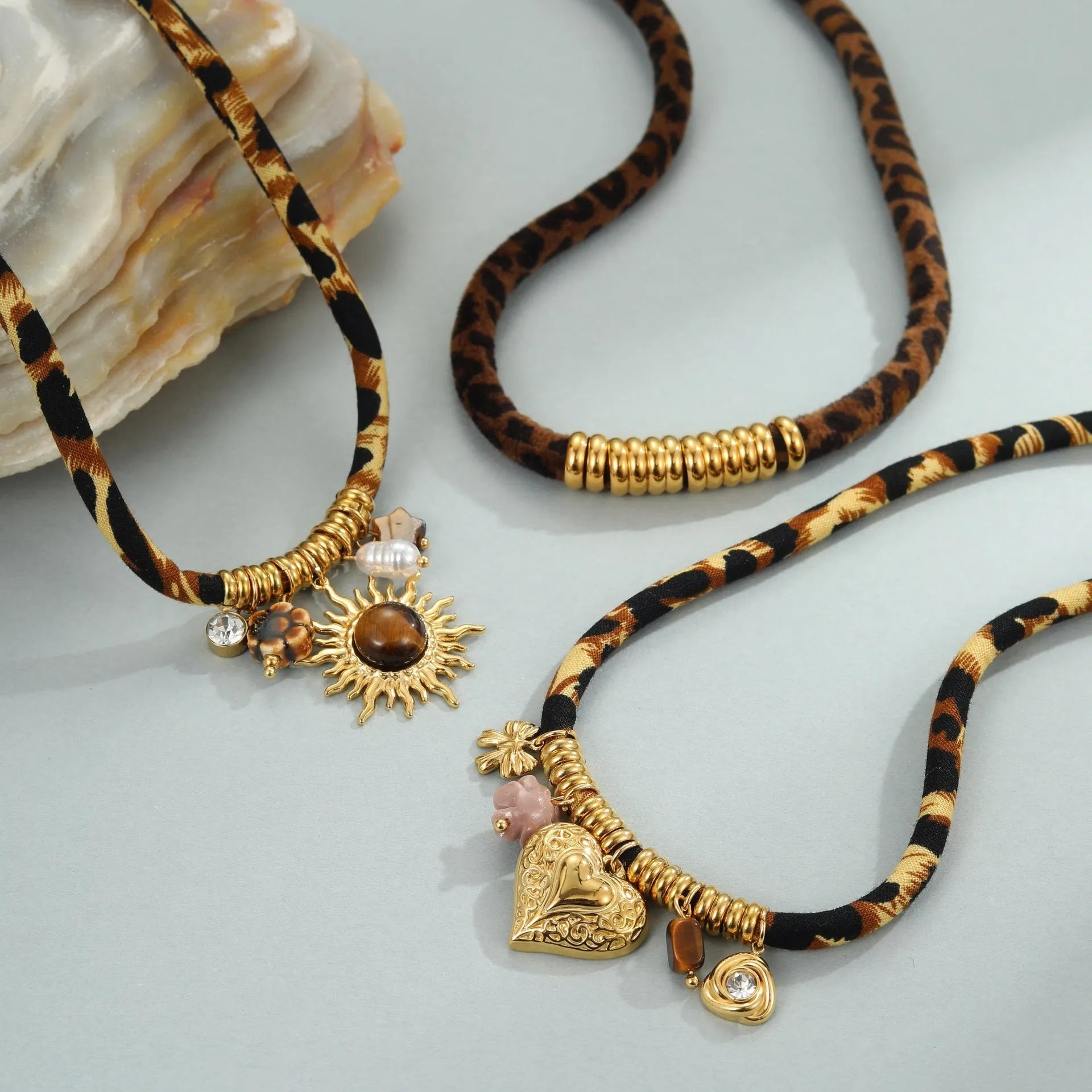 Leopard series stainless steel necklace with geometric pendant on adjustable 41-50cm chain for women