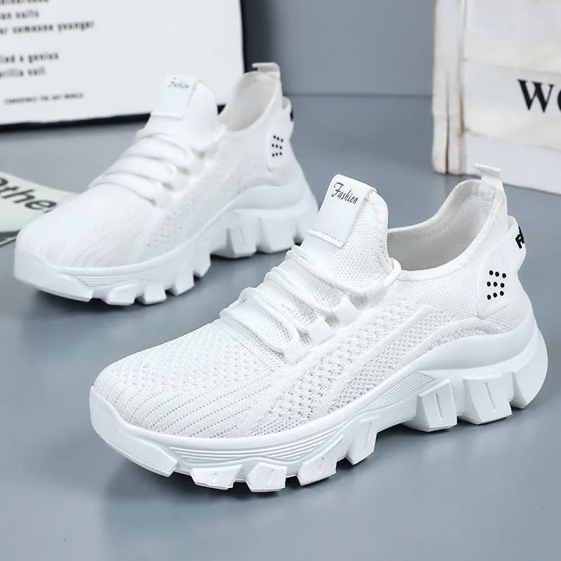 Men's white Flyknit and PVC sole tennis shoes with round toe and flat heel