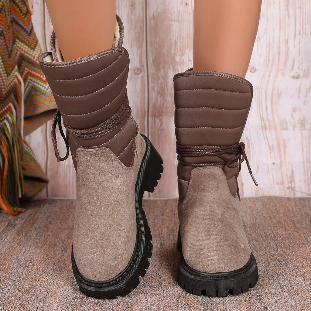 Women's chunky heel snow boots in suede with lace-up design and fleece lining