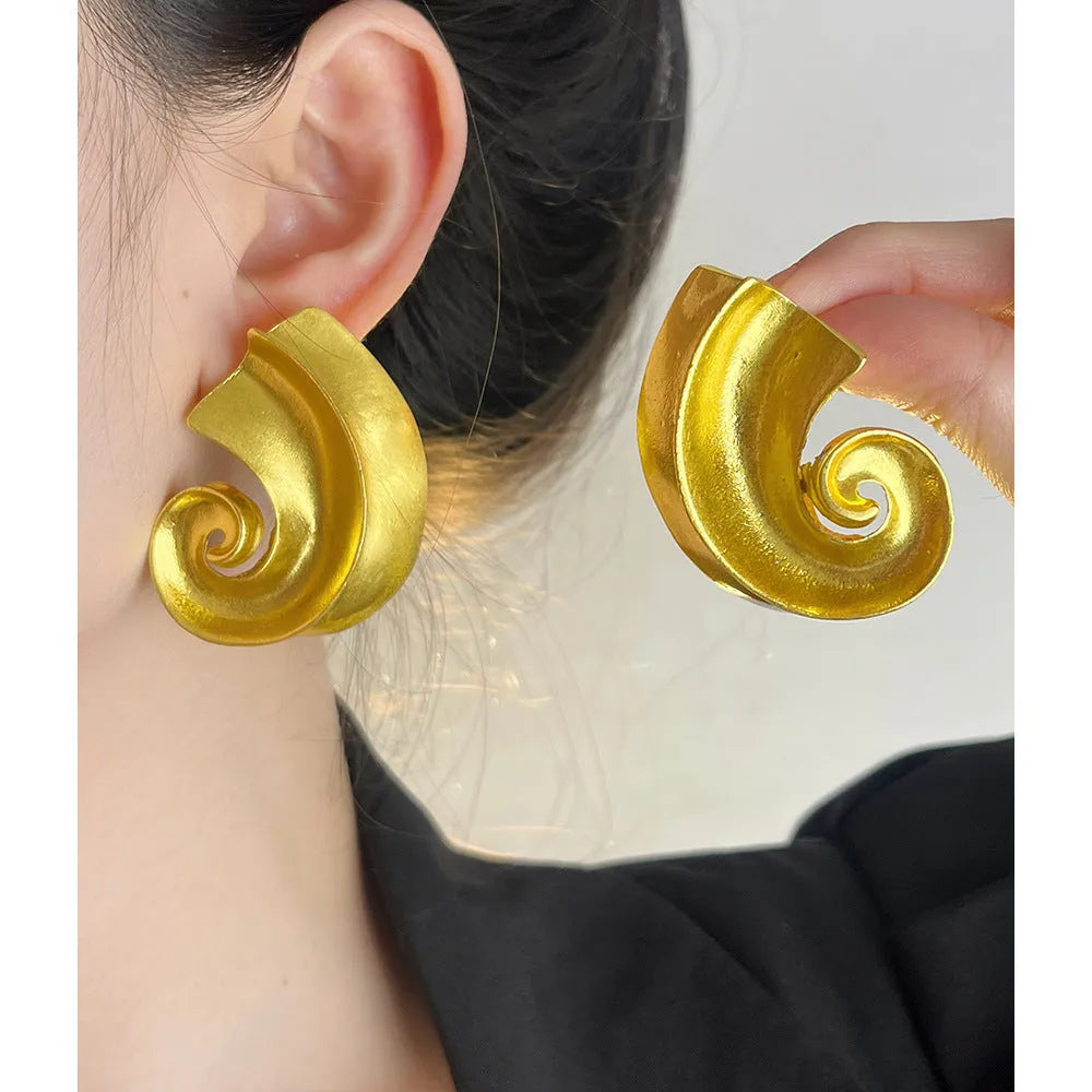 Geometric retro design ear studs with gold or silver finish, 5cm size
