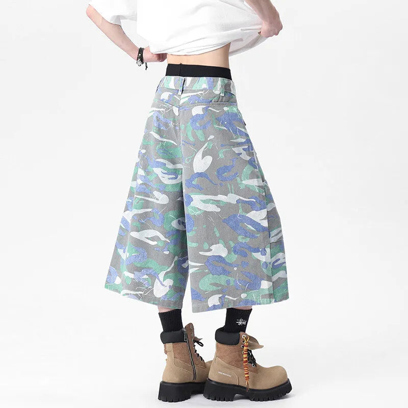 Straight leg cropped trousers in camouflage pattern with zipper fly and front pocket