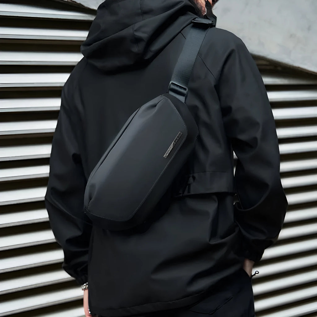 Black Oxford cloth messenger bag with one-shoulder riding design and street style details