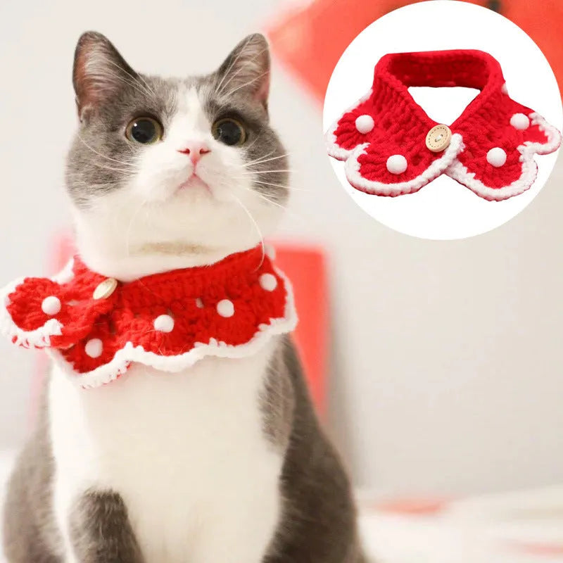 Cartoon pattern knitted pet collar in milk cotton for small cats, dogs or rabbits.