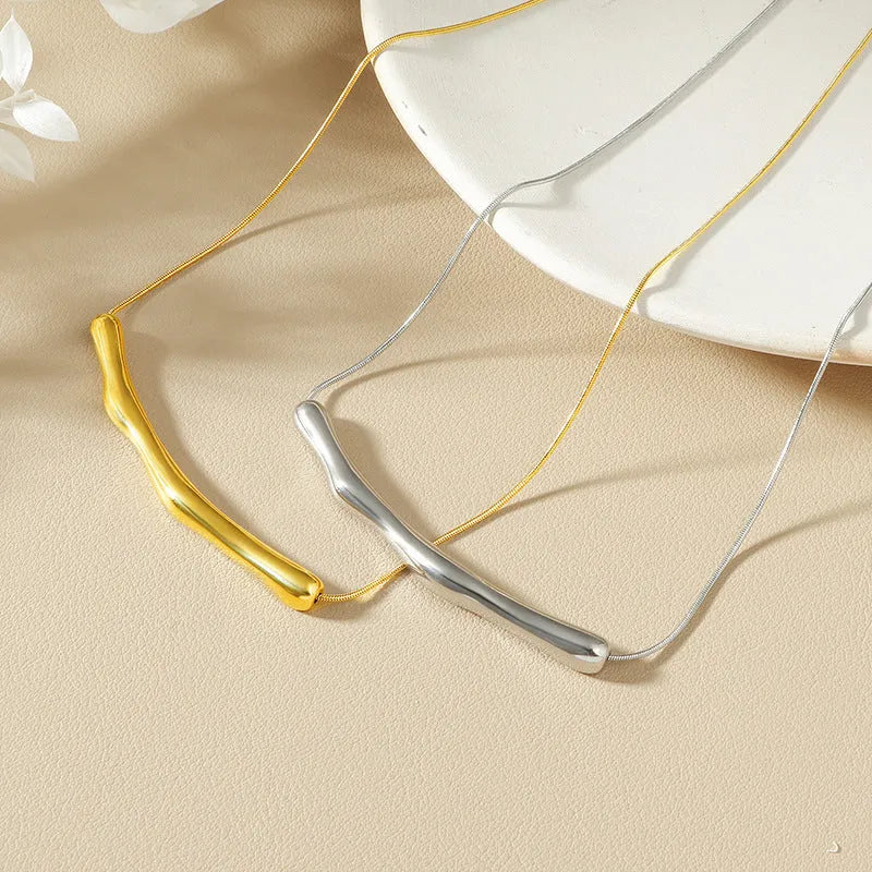Women's titanium steel necklace with irregular pleated pendant in gold or steel colour