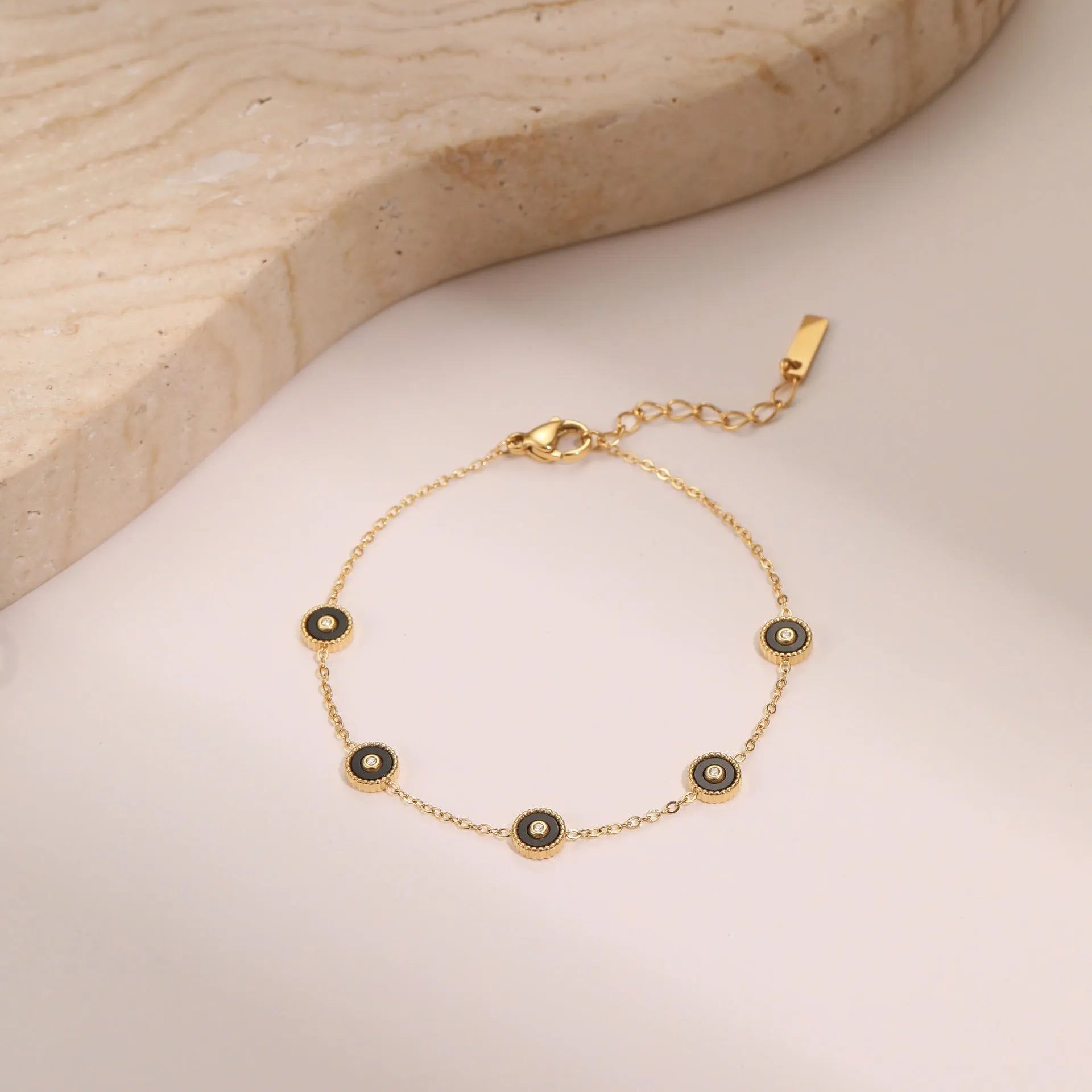 Stainless steel bracelet and necklace set with 18K gold plating and geometric fritillary design