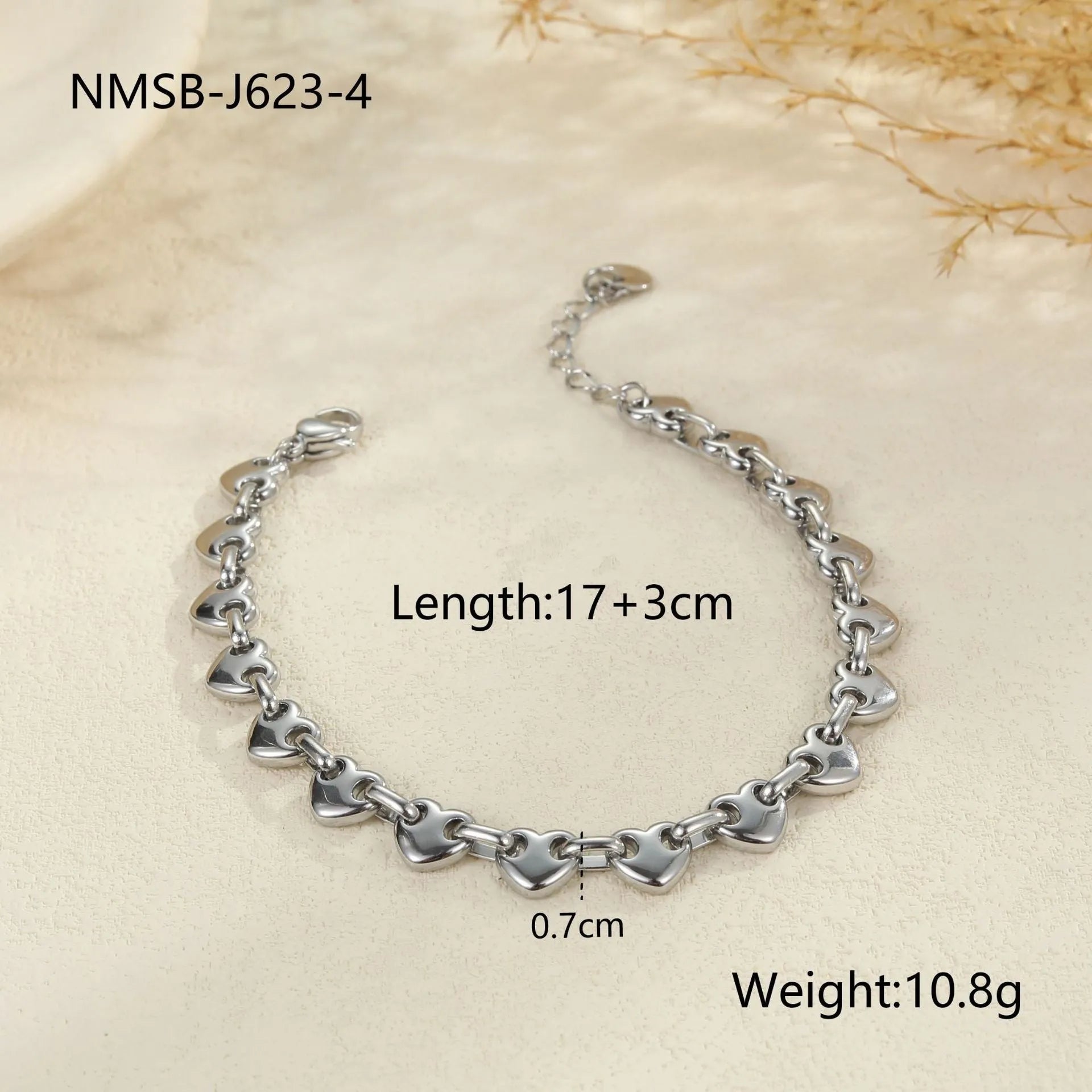 Hollowed-out stainless steel heart bracelet with electroplated non-fading finish in gold colour.