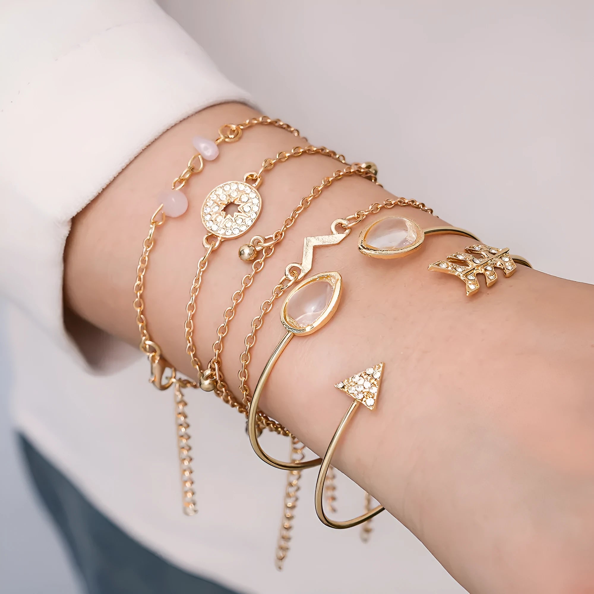 Gold six-piece bracelet charm set with V-shaped, arrow, water drop, and spot drill designs on zinc alloy