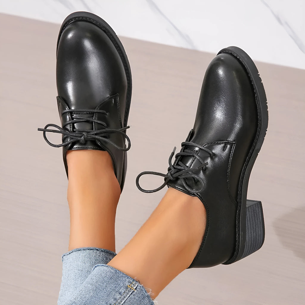 Black women's low-top work shoes with chunky heel and soft leather sole