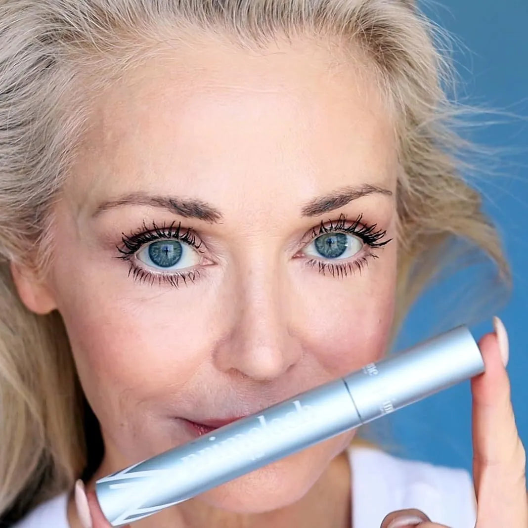 Slim tip eyelash brush comb with spiral bristles for applying eye black makeup