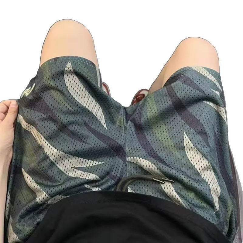 Men's camouflage pattern cotton blend mesh shorts with straight leg cut