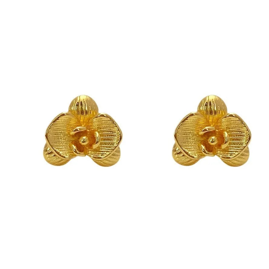 Retro floral fashion earrings with petal details in gold or silver electroplated finish