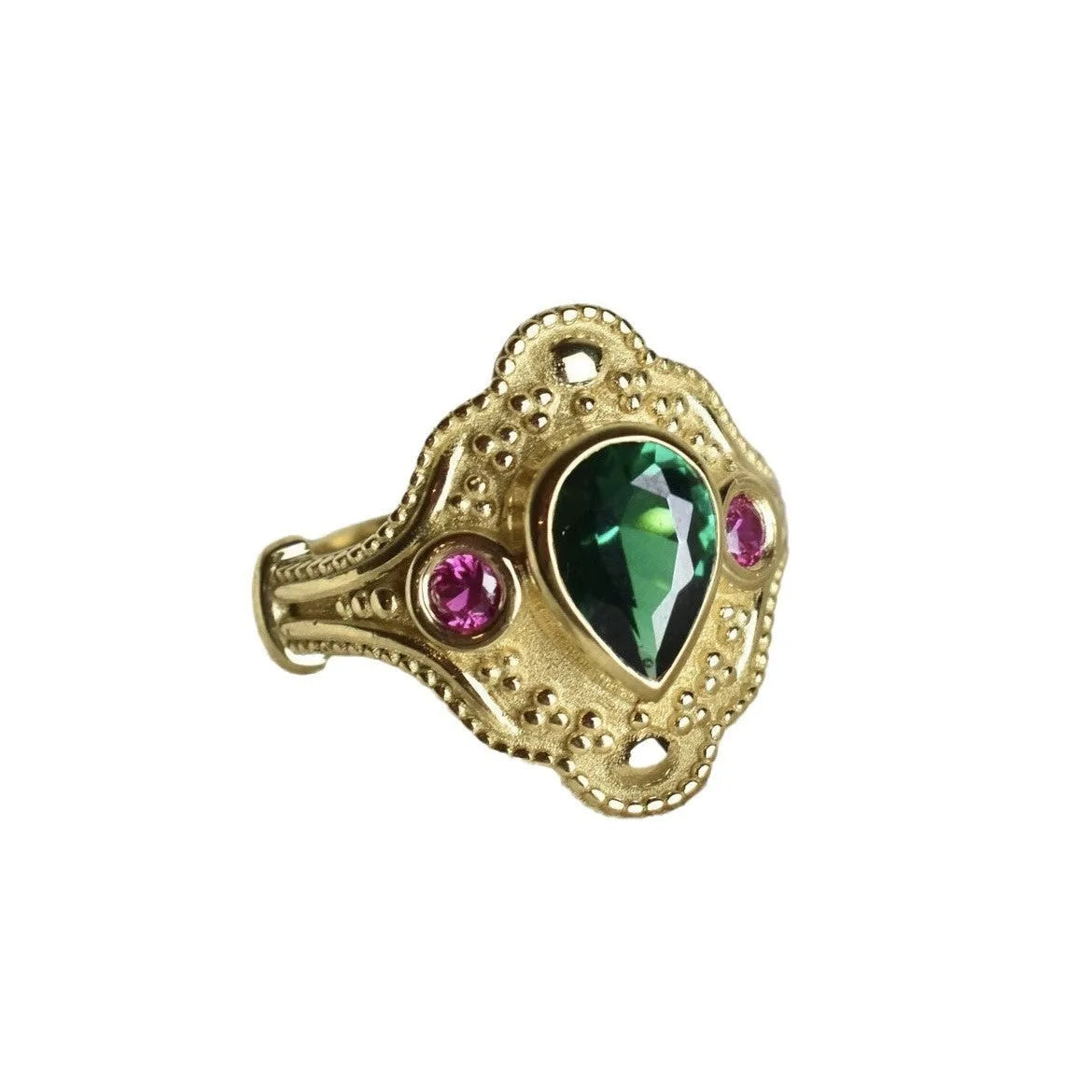 A gold-plated geometric ring for women in a golden Lvzuan colour on a hand.