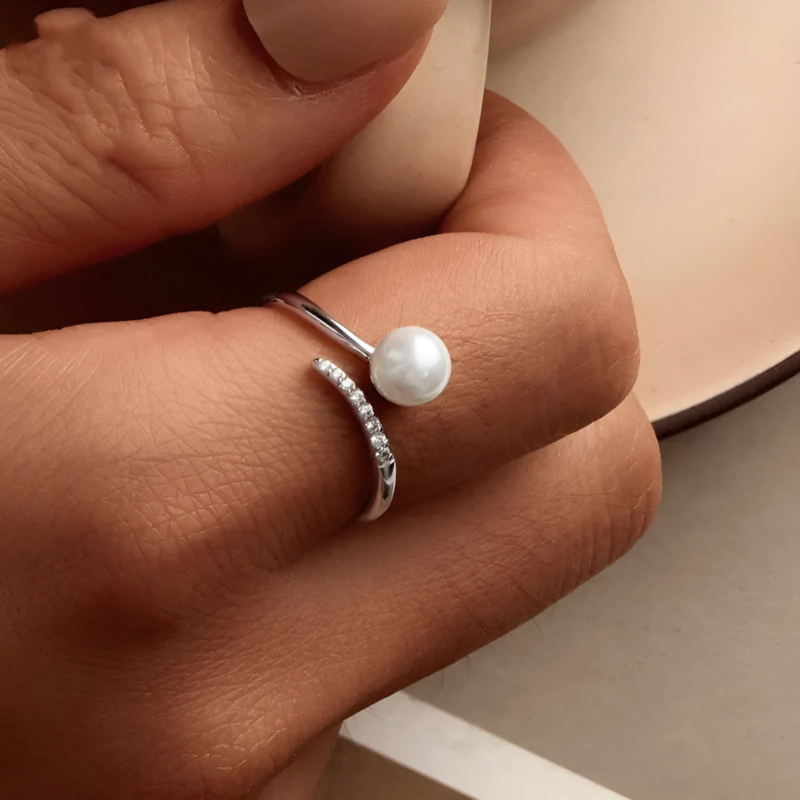 Adjustable S925 sterling silver ring with shell pearls in open loop design