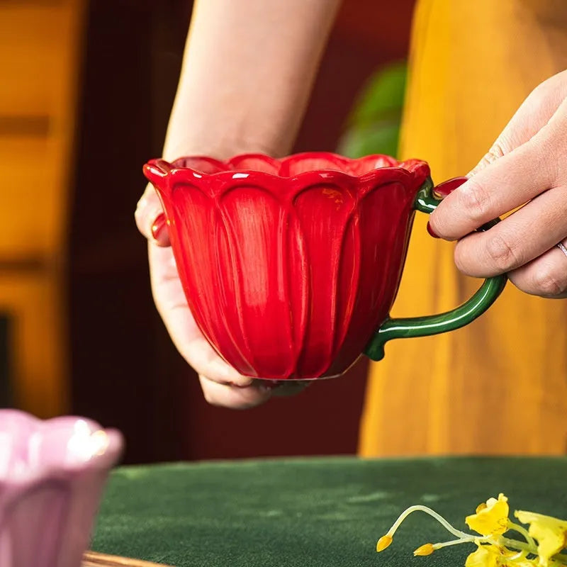 Ceramic breakfast cup with floral pattern showing 500ml capacity measurement