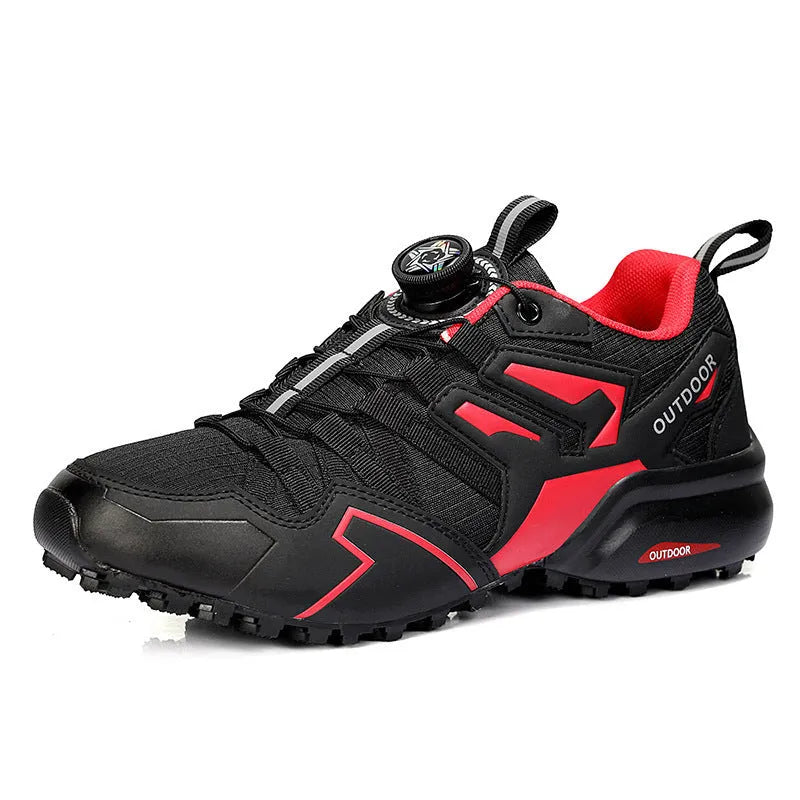 Men's lightweight hiking shoe in synthetic leather with elastic fastening and rubber sole.