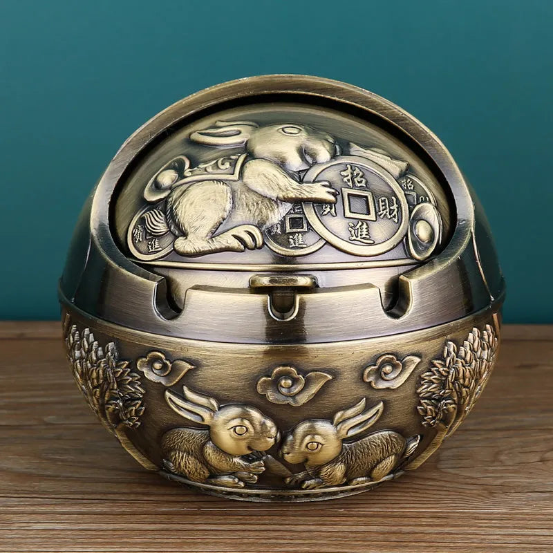 Bronze alloy ashtray with decorative pattern and integrated smoke extinguishing slot.