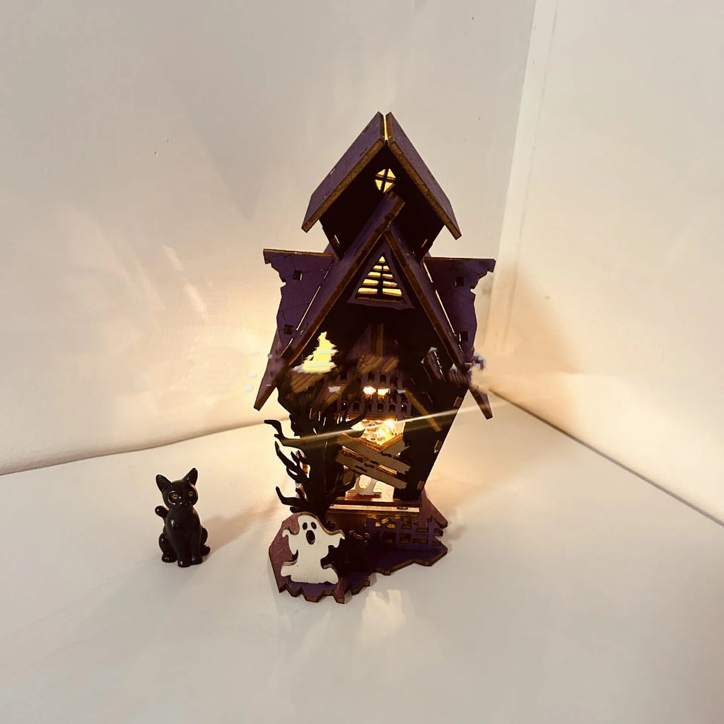 Wooden haunted house Halloween table decoration with glowing luminous effect, measures 14x10.5x19cm