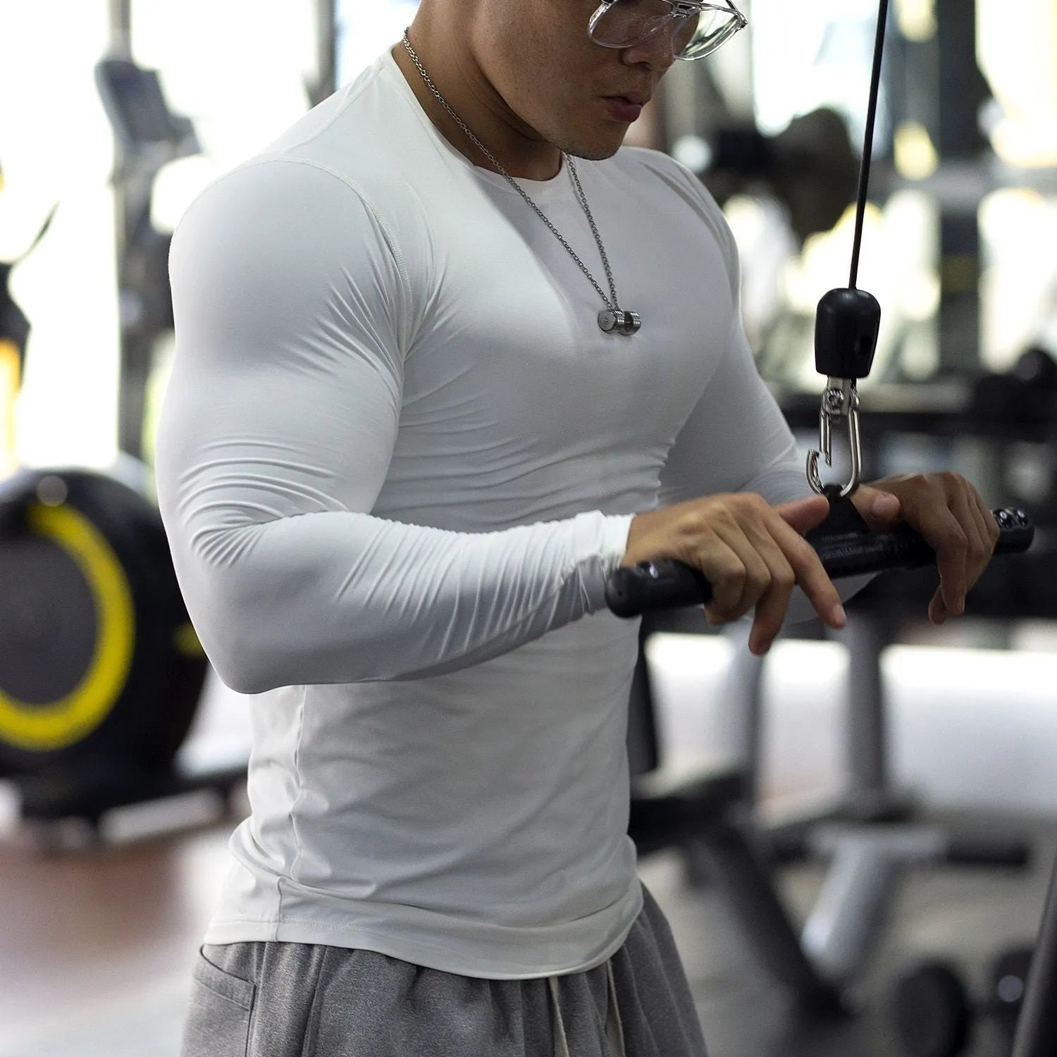 Men's black long sleeve fitness tights in slim fit for running and gym workouts